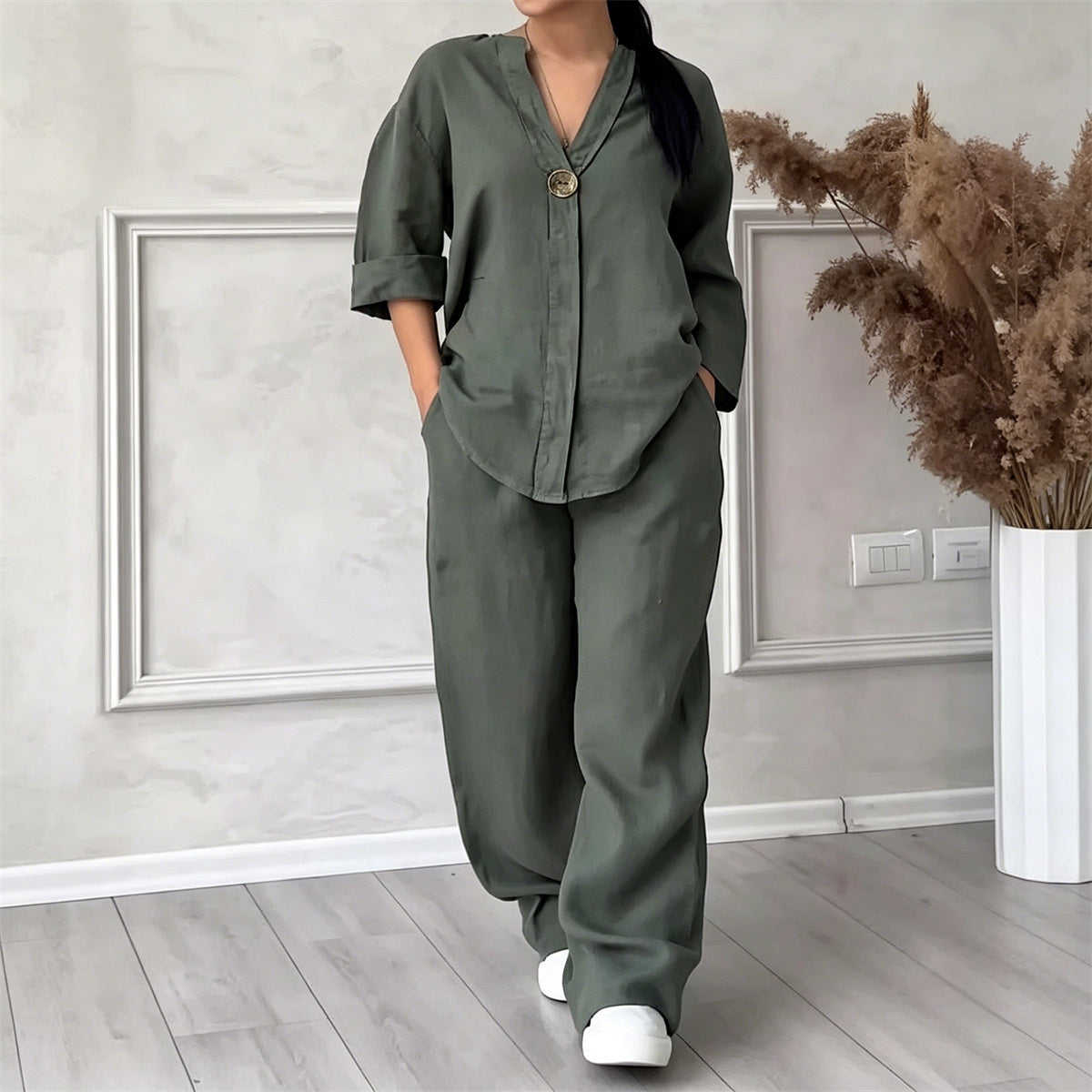 Stylowy damski komplet z bawełny i lnu w stylu casual: wygodna, luźna góra i spodnie z szerokimi nogawkami